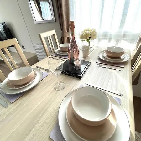 Royal Ascot Holiday Home - 5 Star Country Park - Bar - Restaurant - Fishing Lakes - Ice Cream Parlour - Free Parking Scunthorpe Extérieur photo