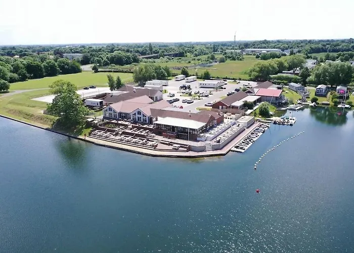 Royal Ascot Holiday Home - 5 Star Country Park - Bar - Restaurant - Fishing Lakes - Ice Cream Parlour - Free Parking