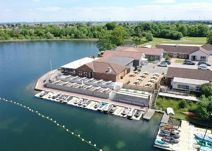Royal Ascot Holiday Home - 5 Star Country Park - Bar - Restaurant - Fishing Lakes - Ice Cream Parlour - Free Parking