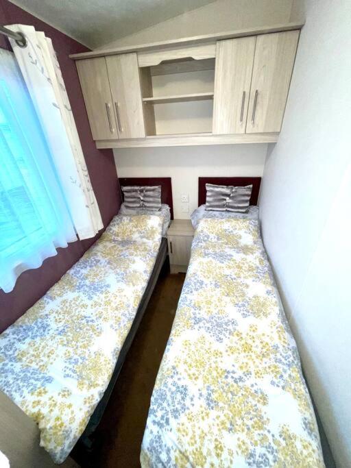 Holiday home Royal Ascot - 5 Star Country Park - Bar - Restaurant - Fishing Lakes - Ice Cream Parlour - Free Parking