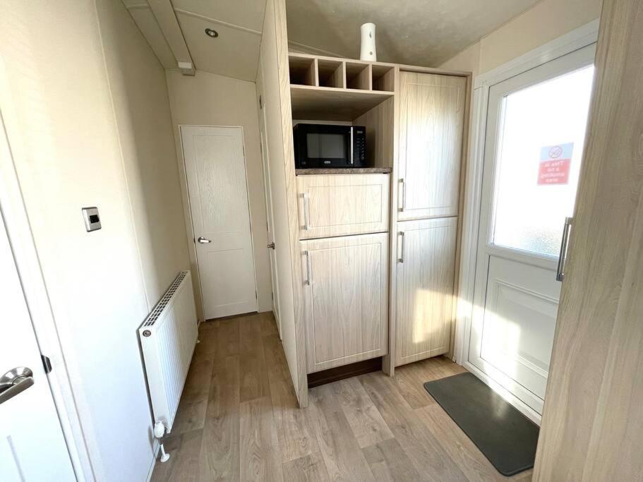 Holiday home Royal Ascot - 5 Star Country Park - Bar - Restaurant - Fishing Lakes - Ice Cream Parlour - Free Parking *