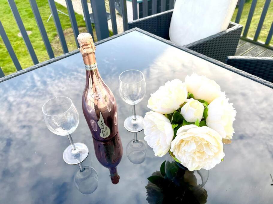 Royal Ascot - 5 Star Country Park - Bar - Restaurant - Fishing Lakes - Ice Cream Parlour - Free Parking Scunthorpe