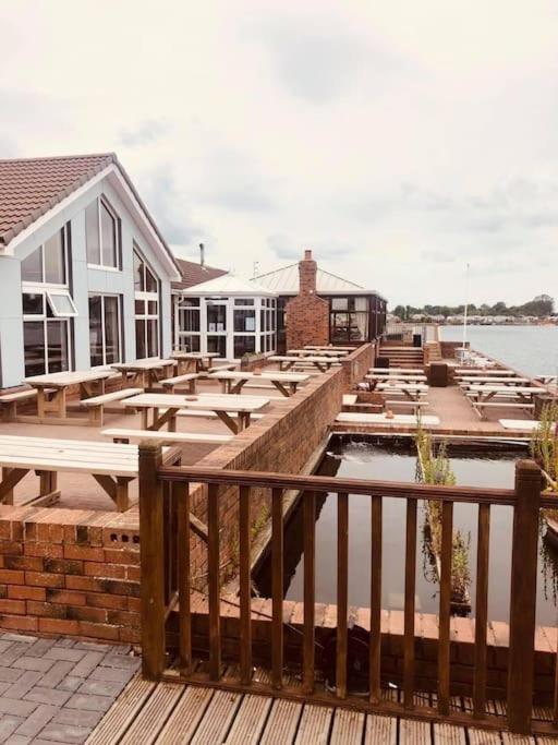 Holiday home Royal Ascot - 5 Star Country Park - Bar - Restaurant - Fishing Lakes - Ice Cream Parlour - Free Parking Scunthorpe