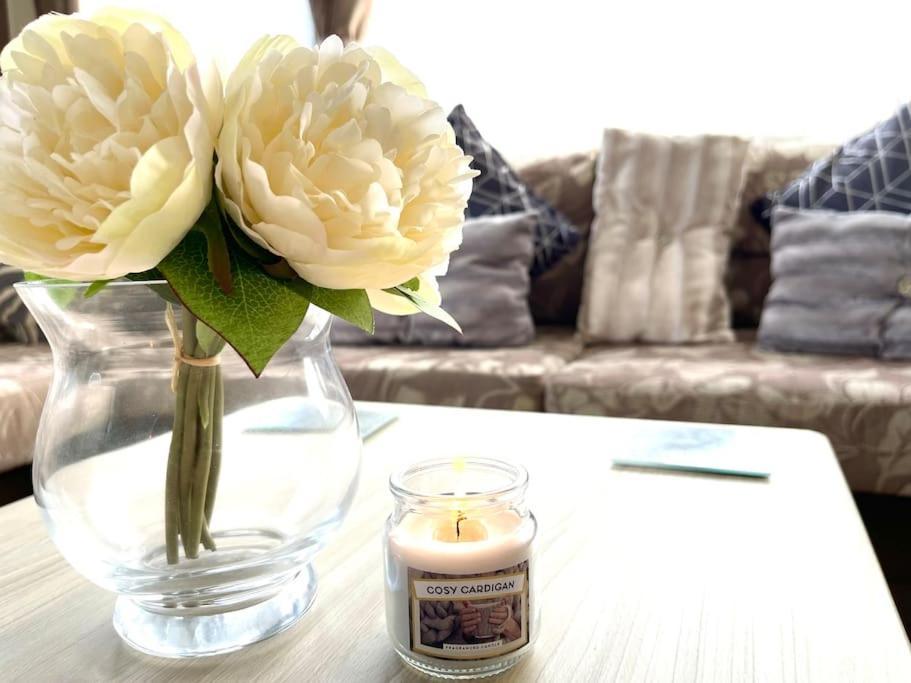Holiday home Royal Ascot - 5 Star Country Park - Bar - Restaurant - Fishing Lakes - Ice Cream Parlour - Free Parking *