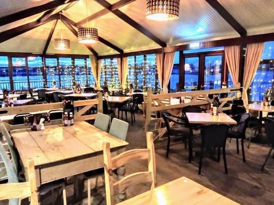 Holiday home Royal Ascot - 5 Star Country Park - Bar - Restaurant - Fishing Lakes - Ice Cream Parlour - Free Parking