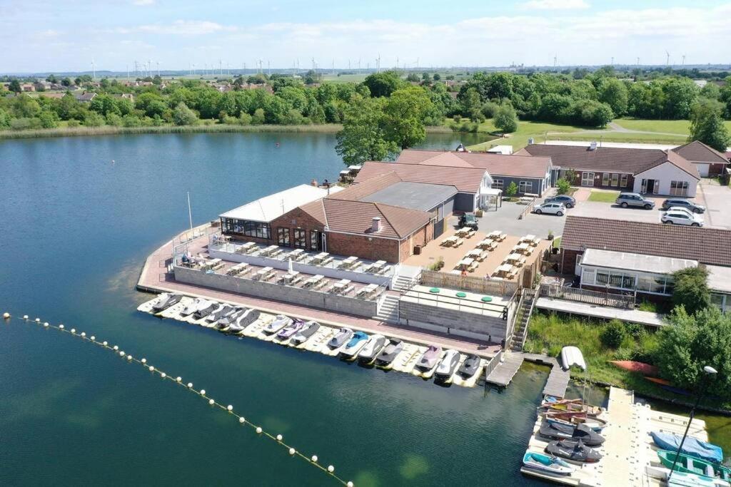 Royal Ascot - 5 Star Country Park - Bar - Restaurant - Fishing Lakes - Ice Cream Parlour - Free Parking Scunthorpe